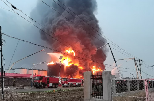 7790必发集团中国压缩空气泡沫消防车接济广东省拉萨市高妙区火警