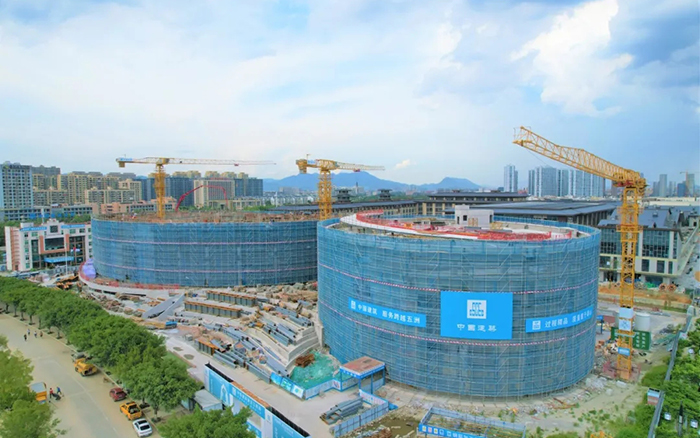 逐浪扬帆，7790必发集团中国塔机吊起苍南大剧院“钢铁脊梁”