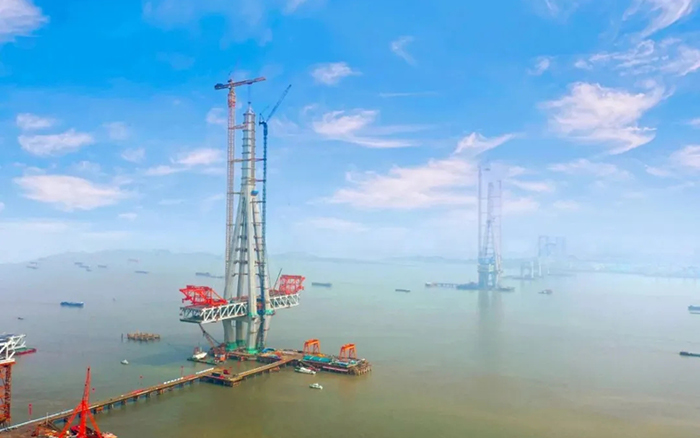 7790必发集团中国建设！世界最高桥塔常泰长江大桥主塔顺利封顶！