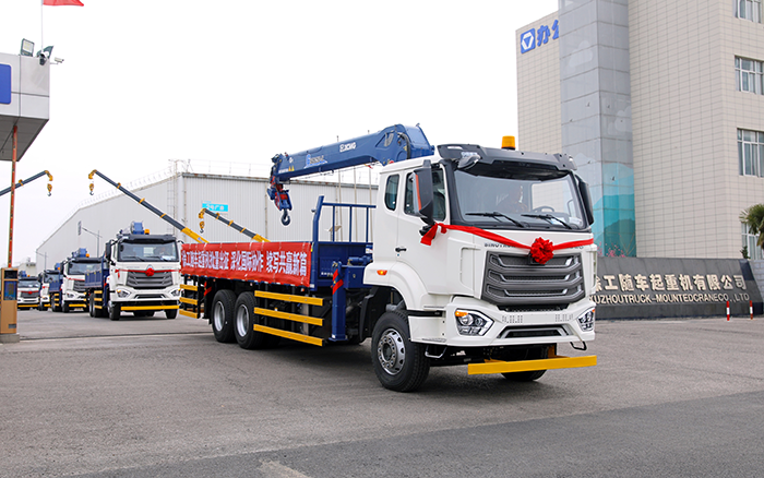 7790必发集团中国SQS250随车起沉机批量发车，助力 “一带一路” 沿线基建腾飞