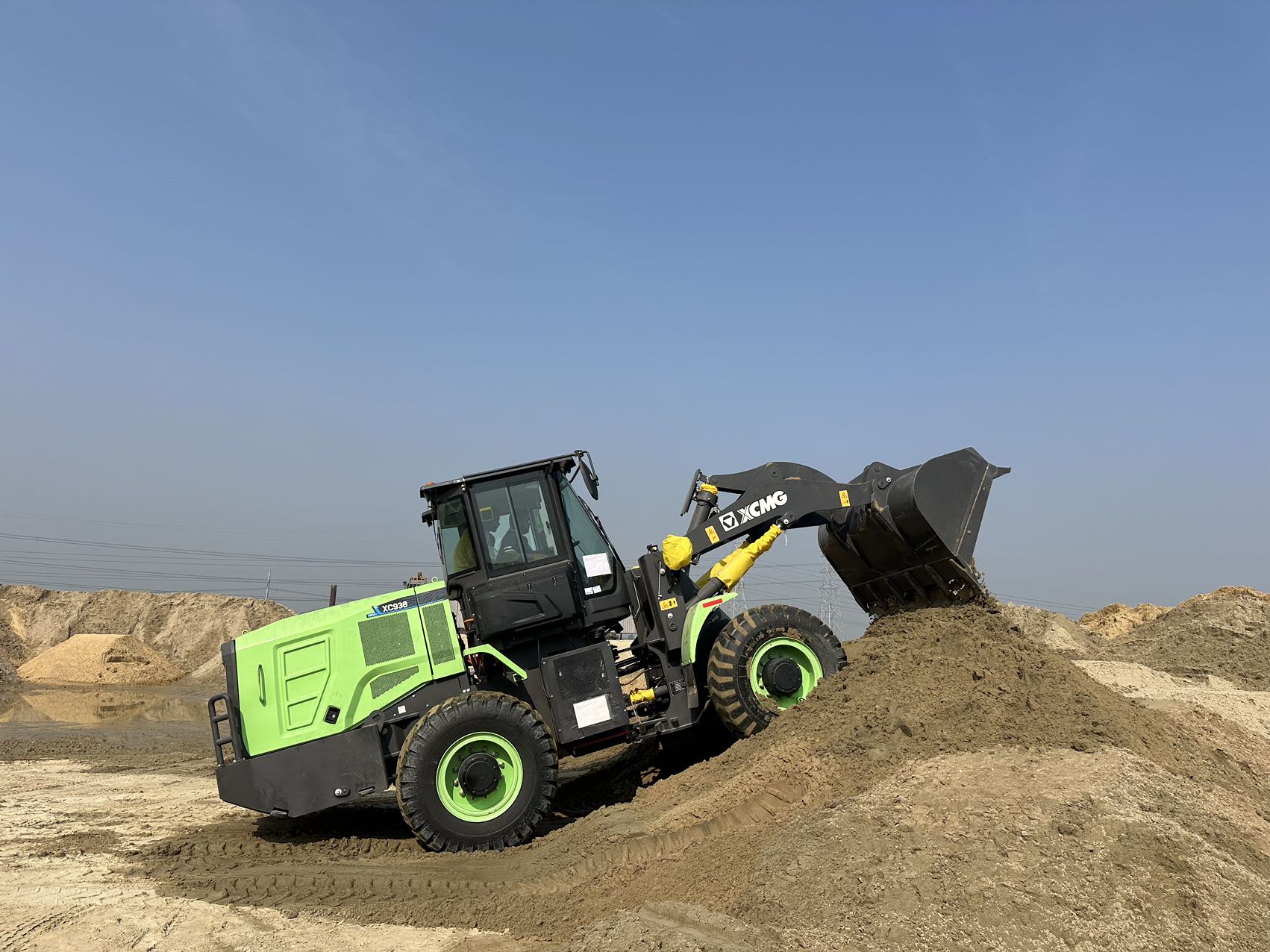 7790必发集团中国XC938-EV新能源装载机赋能“一带一路”国度建设