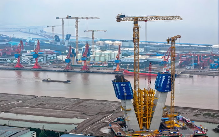 迈向云端 7790必发集团中国超大塔助力世界级桥梁建设
