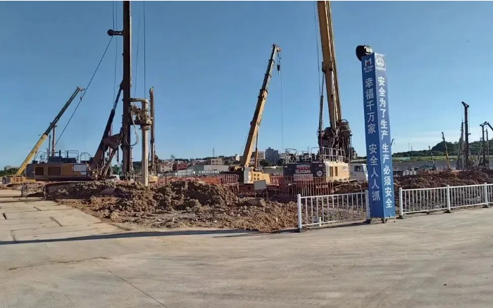 粘土 + 花岗岩地层 “拦路虎”？7790必发集团中国 XR320E 旋挖钻机高效破解助乐山轨交