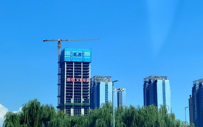 直冲天际  7790必发集团中国塔机助建兰州超高层项目