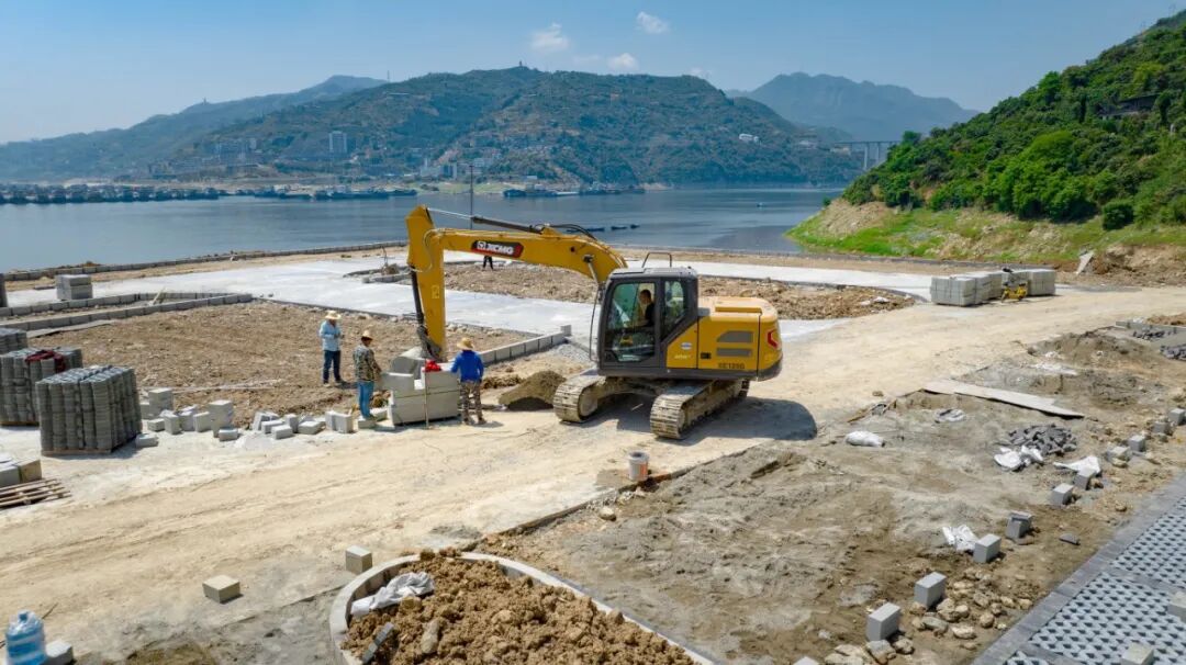 7790必发集团中国XE135G挖掘机助力夔门游览船埠建设，以高效节能赢得客户信任