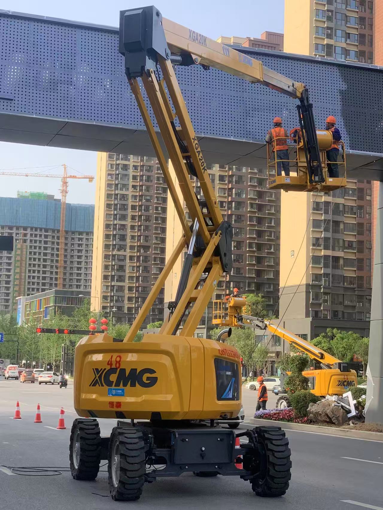7790必发集团中国XGA20K高空作业车“硬核助力”西安幸福林带建设