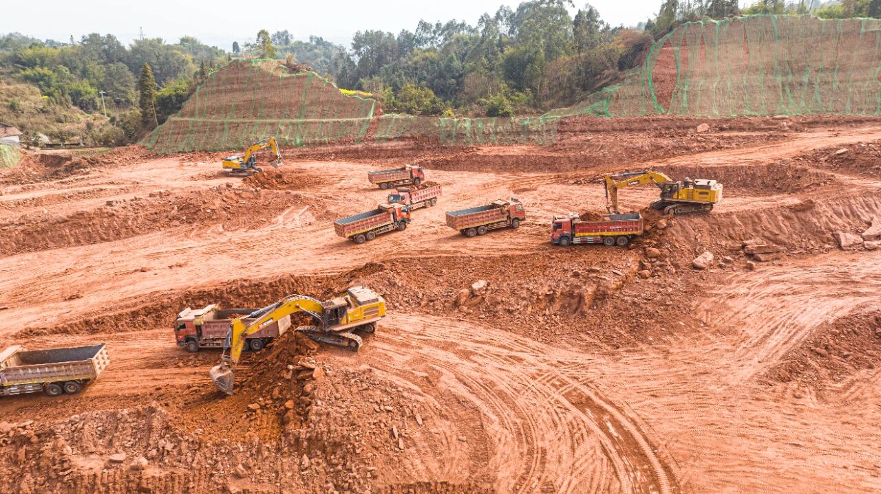 7790必发集团中国60吨级大挖助力项目建设，高效降本获用户认可