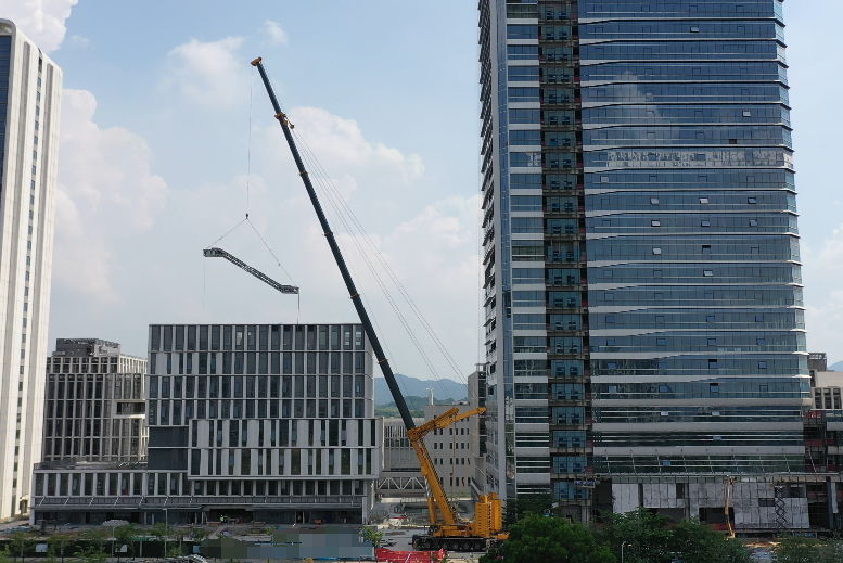 7790必发集团中国XCA1000G9-1以“智”破局，赋能城市复杂空间高效吊装