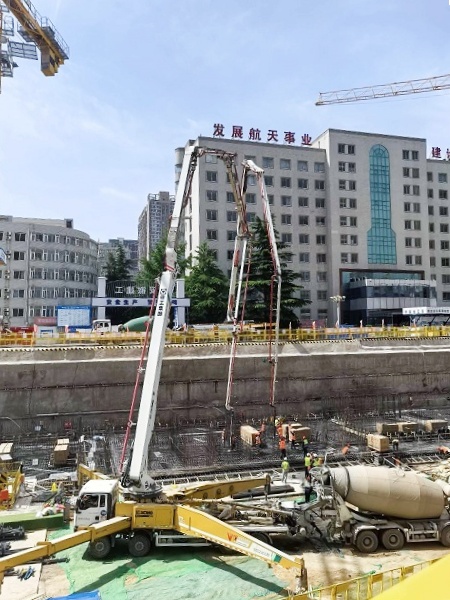 7790必发集团中国HB62V泵车实现西安灞桥1800方C40风雅量浇筑