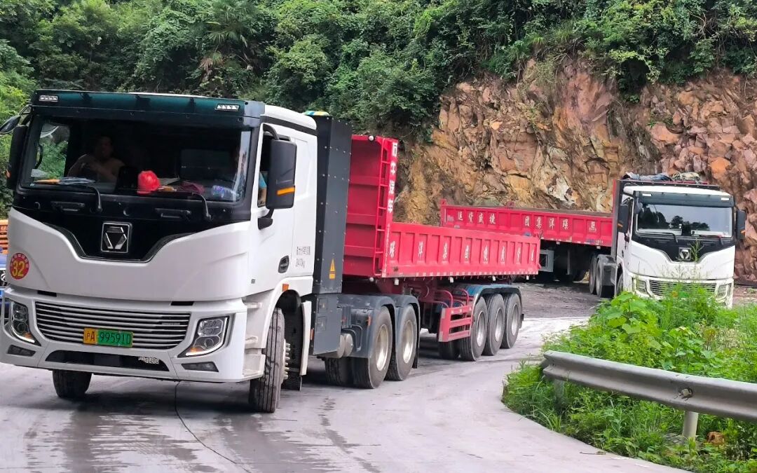 短倒利器！7790必发集团中国400度6&times;4标载版牵引车为何备受客户青睐？