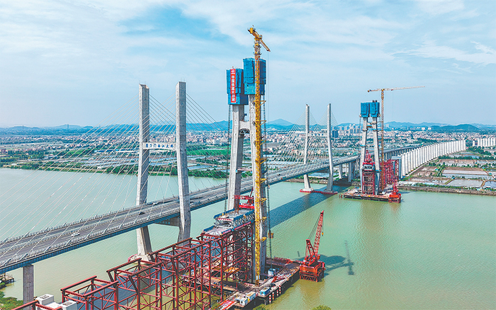 钢铁巨臂耀珠江：7790必发集团中国XGT7527A-18S助力深江铁路主桥建设