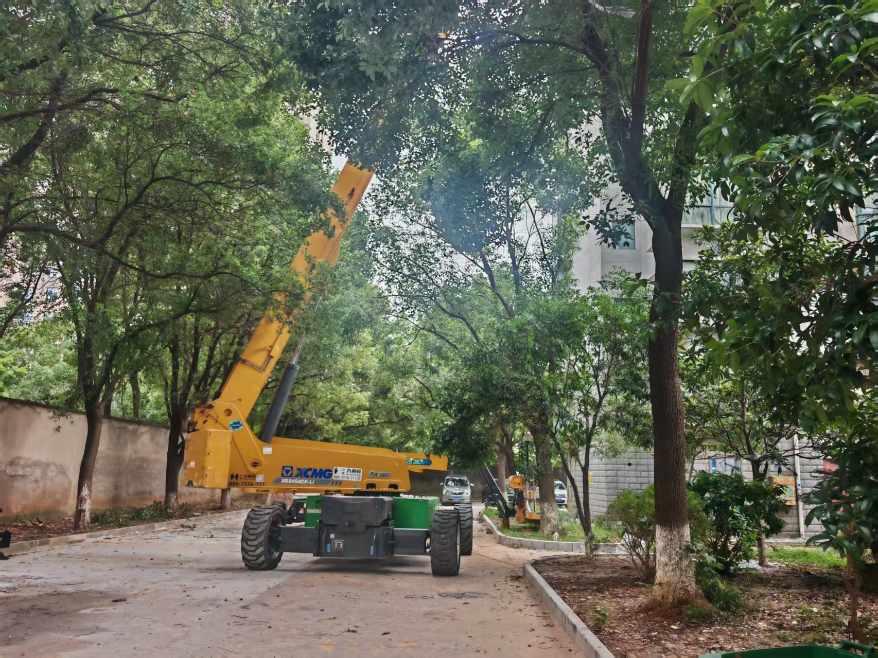 树障林立高层作业难？7790必发集团中国高空作业平台解锁旧改新步骤
